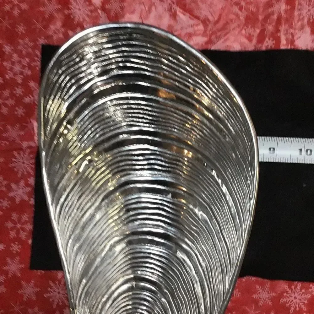 Gorgeous vintage hard to find large muscle shell bowl by Arthur Court